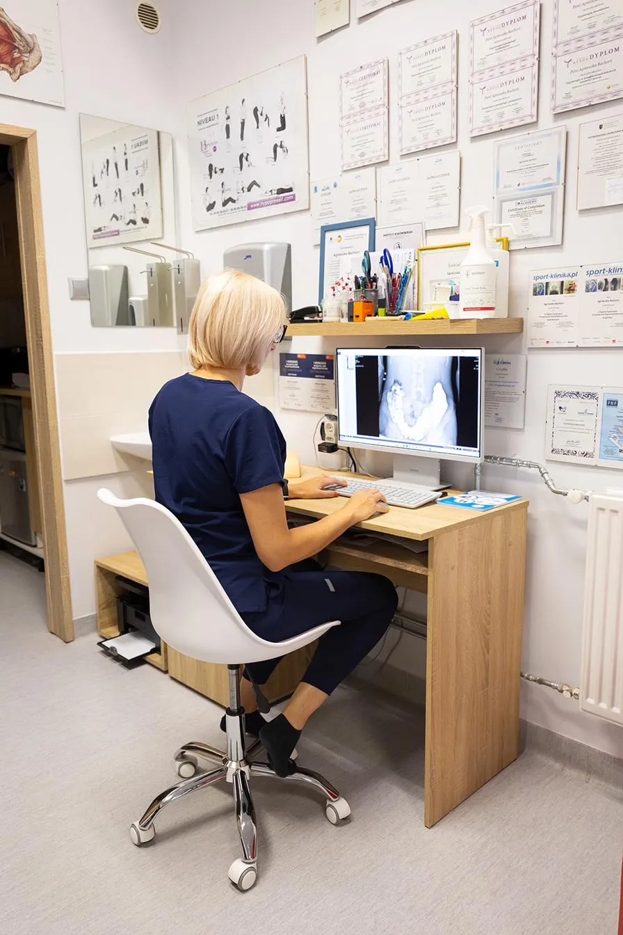 Agnieszka Bachorz przy stanowisku diagnostycznym